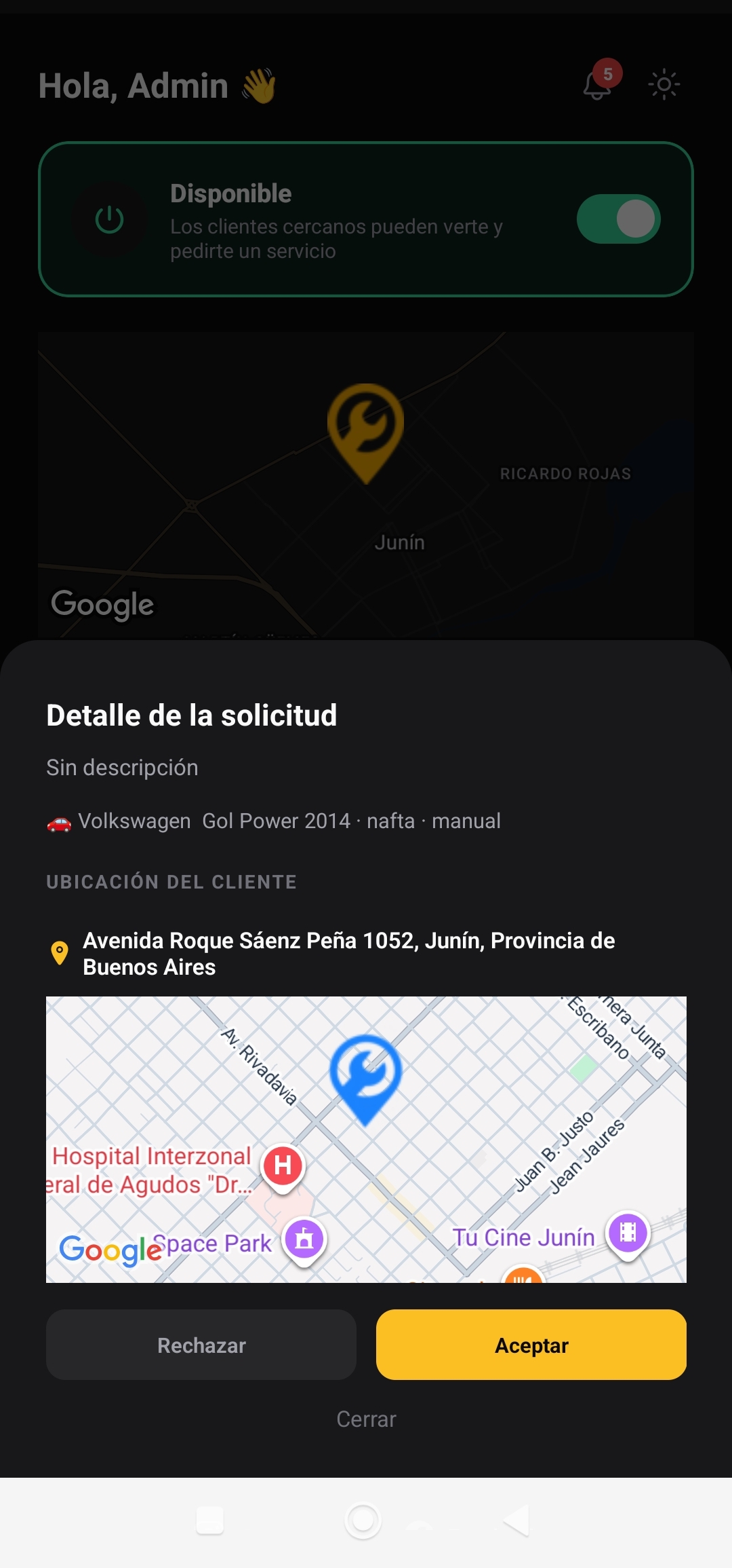Pantalla del mecánico con el detalle de una solicitud entrante, con opción de aceptar o rechazar